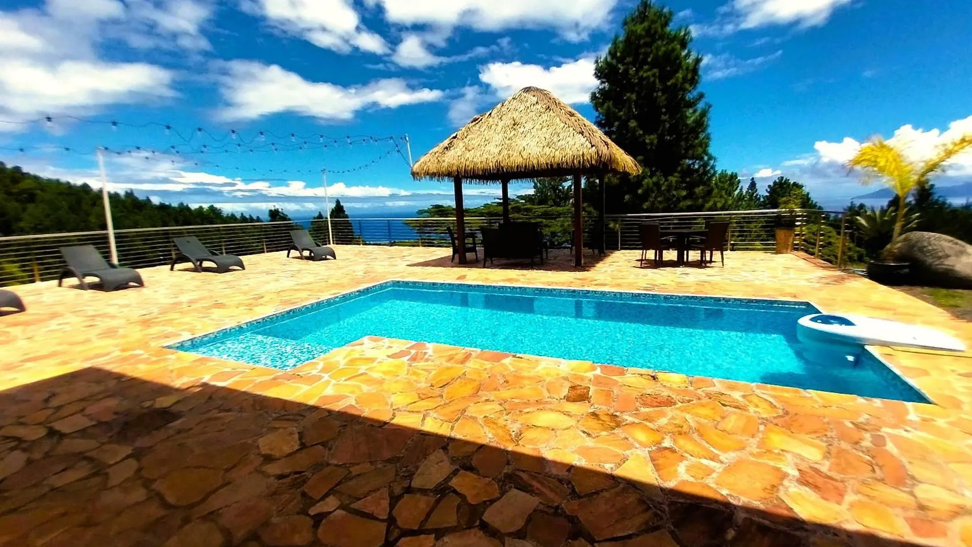 Punaauia  Tahiti Hills Lodge - 16 Pers